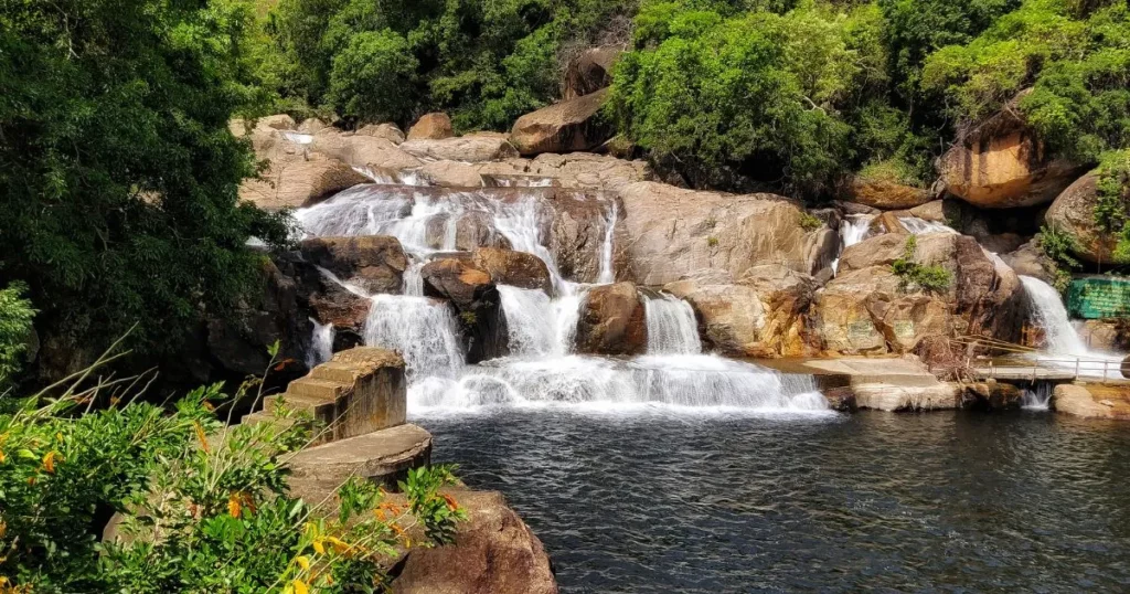 Tirunelveli Manimutharu Falls